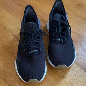 New Balance Men's fresh foam Roav running Sneakers size 13